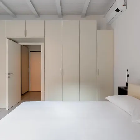 Capo Di Lucca White By Wonderful Italy ボローニャ