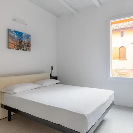 Capo Di Lucca White By Wonderful Italy ボローニャ