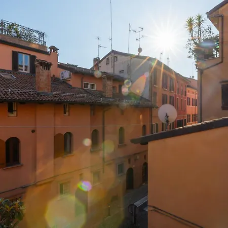 Capo Di Lucca White By Wonderful Italy ボローニャ